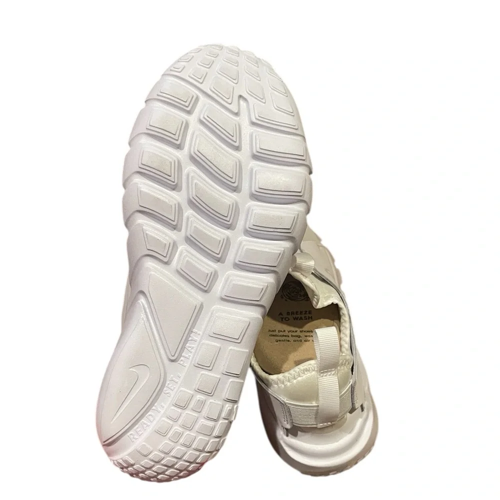 Nike Flex Runner 2‎ (GS,) Size 5.5Y, White/White, Unisex, NIB